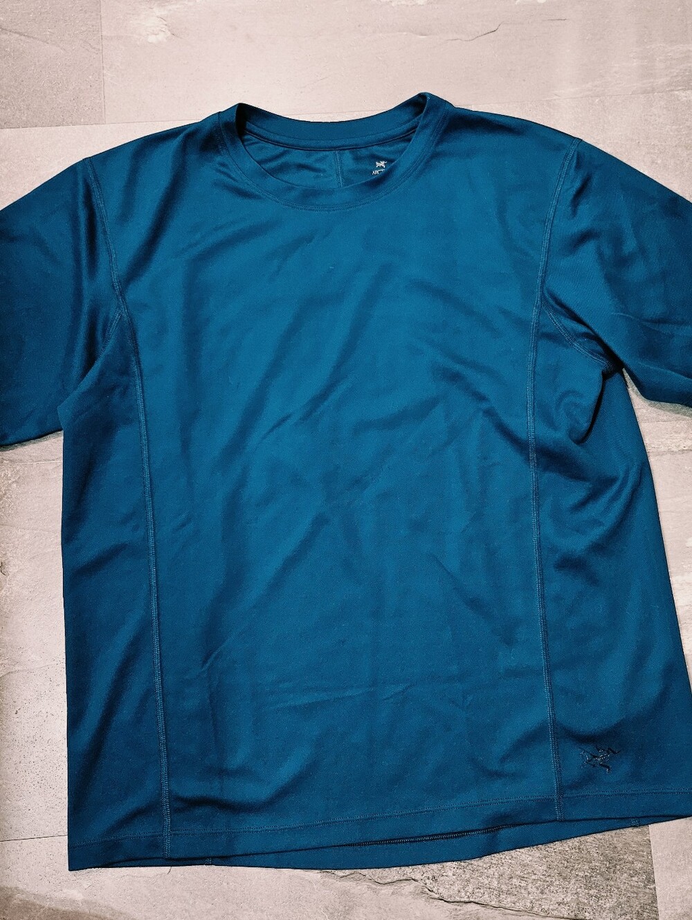 Arc'Teryx Men's Crew Neck Performance Short Sleeve Shirt. Teal Color. Size M.